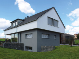Einfamilienhaus mit Unterputzkästen und Rollläden
