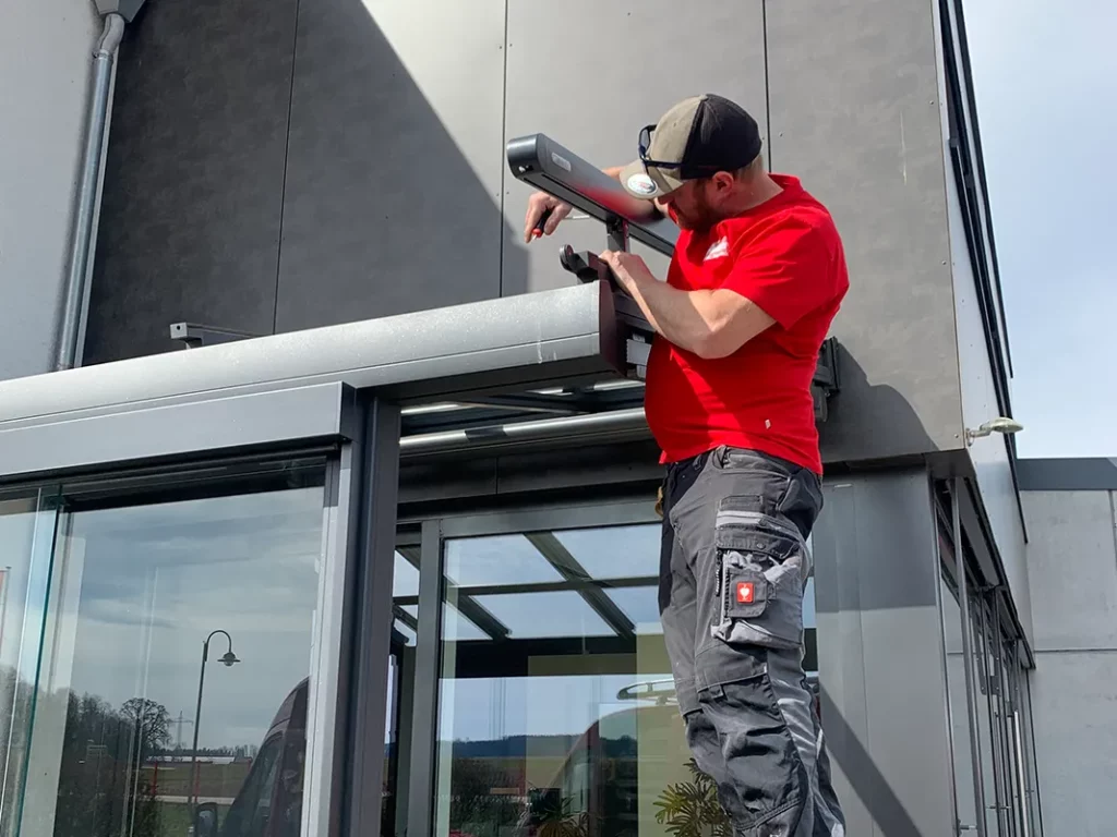 Tritscheler-Sonnenschutzmonteur